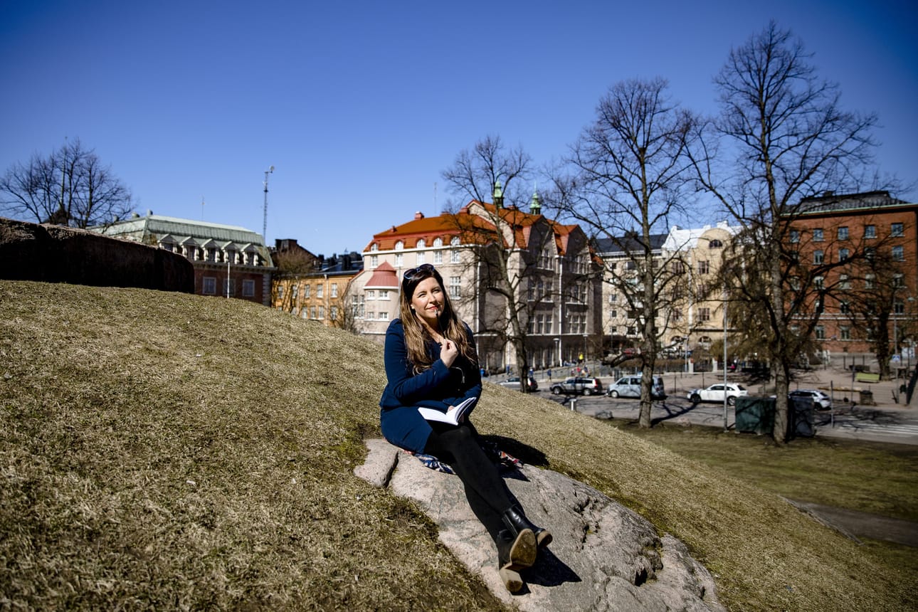 Kirjailija ja toimittaja Jenni Pääskysaari kommentoi, että onnittelupuhe on hyvä hetki sanoa nuorelle lauseita, joilla saattaa olla kauaskantoinen vaikutus.