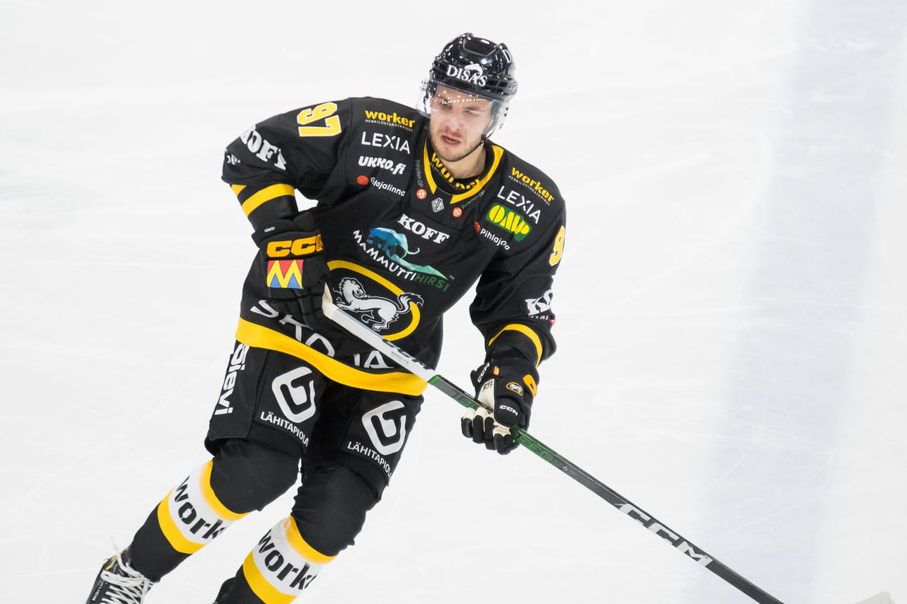 Dominik Masin on pelannut kaksi ottelua Kärppien takalinjoilla.