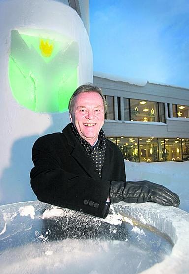 Helpottuneena uuteen aikaan. Entinen Rovaniemen maalaiskunnan kunnanjohtaja ja nykyinen Rovaniemen kaupunginjohtaja Mauri Gardin on sunnuntaina vieläkin suuremman Rovaniemen kaupungin kaupunginjohtaja.