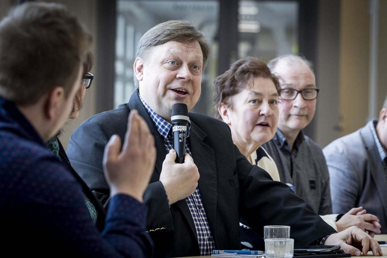 Antti Kaarlela valittiin viikonloppuna Lapin kokoomuksen johtoon. Samalla piiri aloitti valmistautumisen eduskuntavaaleihin, kosta tämän vuoden vaaleista on vielä "lämmöt päällä". Kuva on otettu viime kevään vaalipaneelista Ranualla.