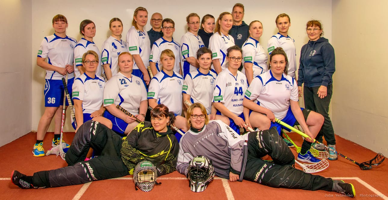 PaKan naisten salibandykausi pyörähtää liikkeelle kotikentällä lauantaina. Joukkueen muodostavat Heidi Mustonen ( takana vas.), Hanne Hokkinen, Anniina Pesonen, Pinja-Riikka Moilanen, valmentaja Arto Ollikainen, Jenni Hietala, Anniina Laakkonen, Mari Kämäräinen, Marika Vehmanen, valmentaja Markku Hyrkäs, Miia Koskenniska, Hanna Hynynen, valmentaja Hannele Karvonen, Annemari Määttä ( keskellä vas. ), Annukka Pätsi, Sanna-Mari Kynkäänniemi, Heli Käkelä, Jenniina Nevala, Vilma Hiltunen, sekä maalivahdit Marika Puustinen ( edessä vas. ) ja Annukka Säkkinen.