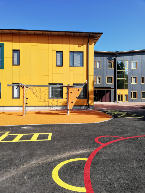 Piha-alueelle on rakennettu muun muassa peliparkki.