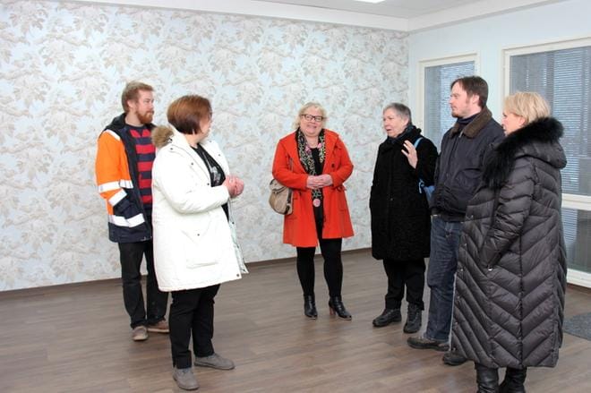 Lehto Tilat Oy:n vastaava työnjohtaja Juho Pekkala, Villa Pukkilanhovin johtaja Johanna Norjamäki, Mehiläinen Oy:n myynti- ja markkinointipäällikkö Päivi Luopajärvi, Enontekiön perusturvajohtaja Annikki Kallioniemi ja kehitysjohtaja Hannu Autto sekä Kuusikkoaho Oy:n liiketoimintajohtaja Saila Partanen. KUVAT: MIA KÄRKKÄINEN