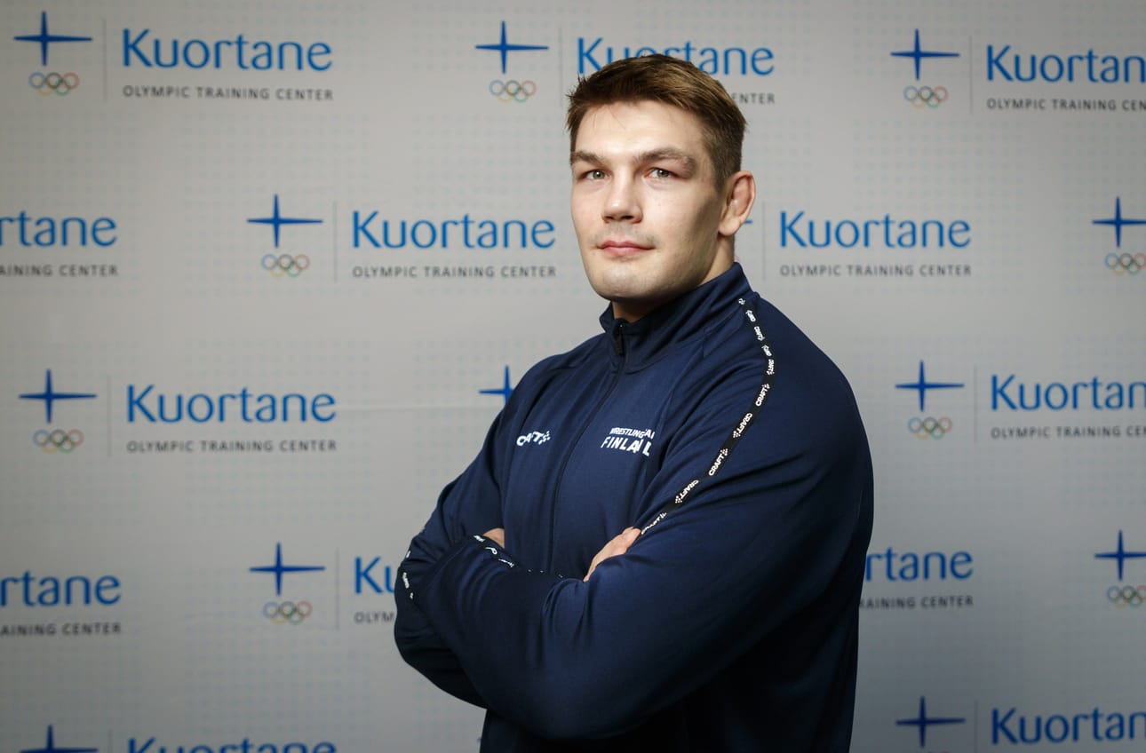 Arvi Savolainen syyskuussa Suomen painimaajoukkueen mediatilaisuudessa Kuortaneella. LEHTIKUVA / Kalle Parkkinen