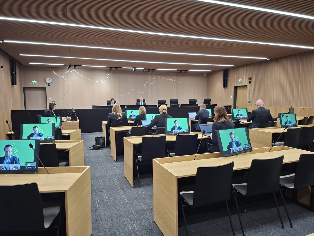 Valmisteluistunto pidettiin Oulun oikeustalon suurimmassa istuntosalissa.