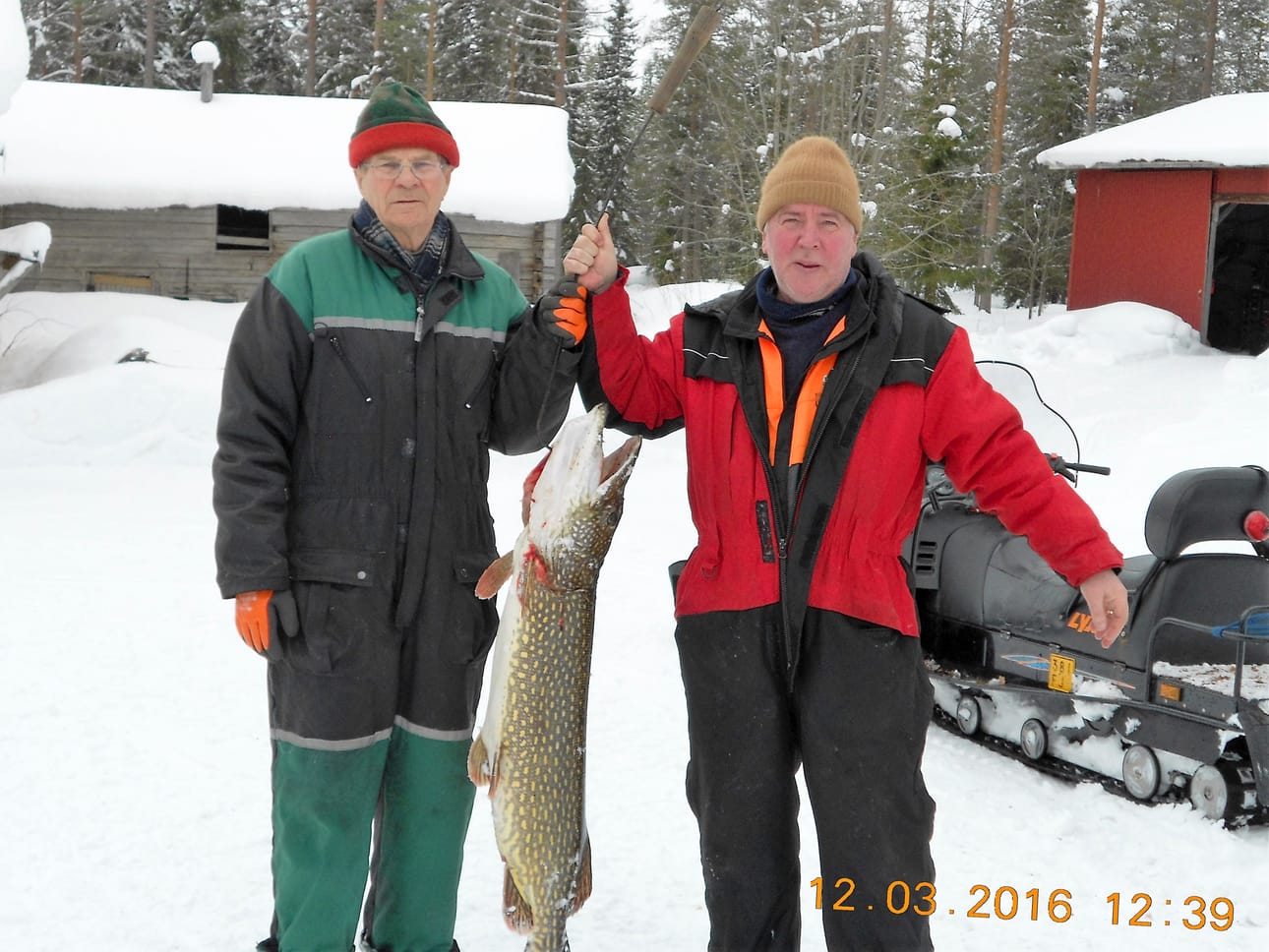 Heiskas-Villen ja Moilas-Askon talviverkko pyysi tämän hauen. 13,5 kiloa.