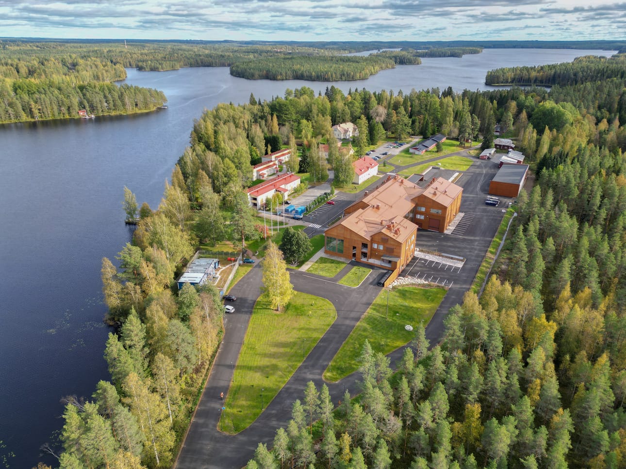 Ähtärin koulutuskampus sijaitsee Tuomarniemellä.