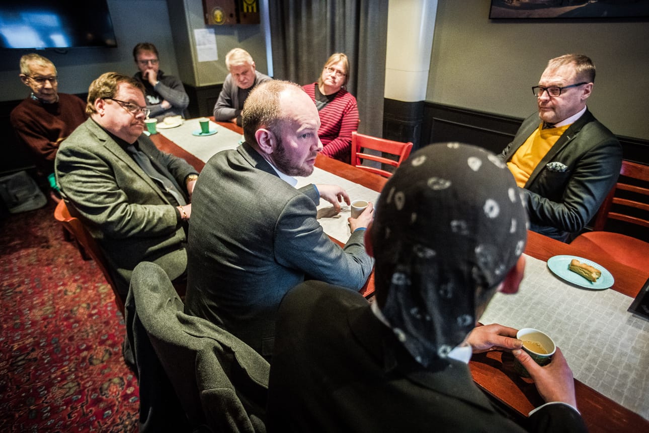 Sampo Terho (ed. kesk.) johti siniset murskatappioon 2019 eduskuntavaaleissa. Matti Torvinen (oik.) oli sinisten puoluesihteeri.