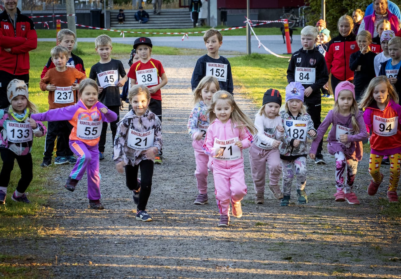 Limingan osakilpailussa oli ennätysmäärä juoksijoita. Sää suosi, ja kisaympäristönä toimi kaunis keskus-puiston alue.