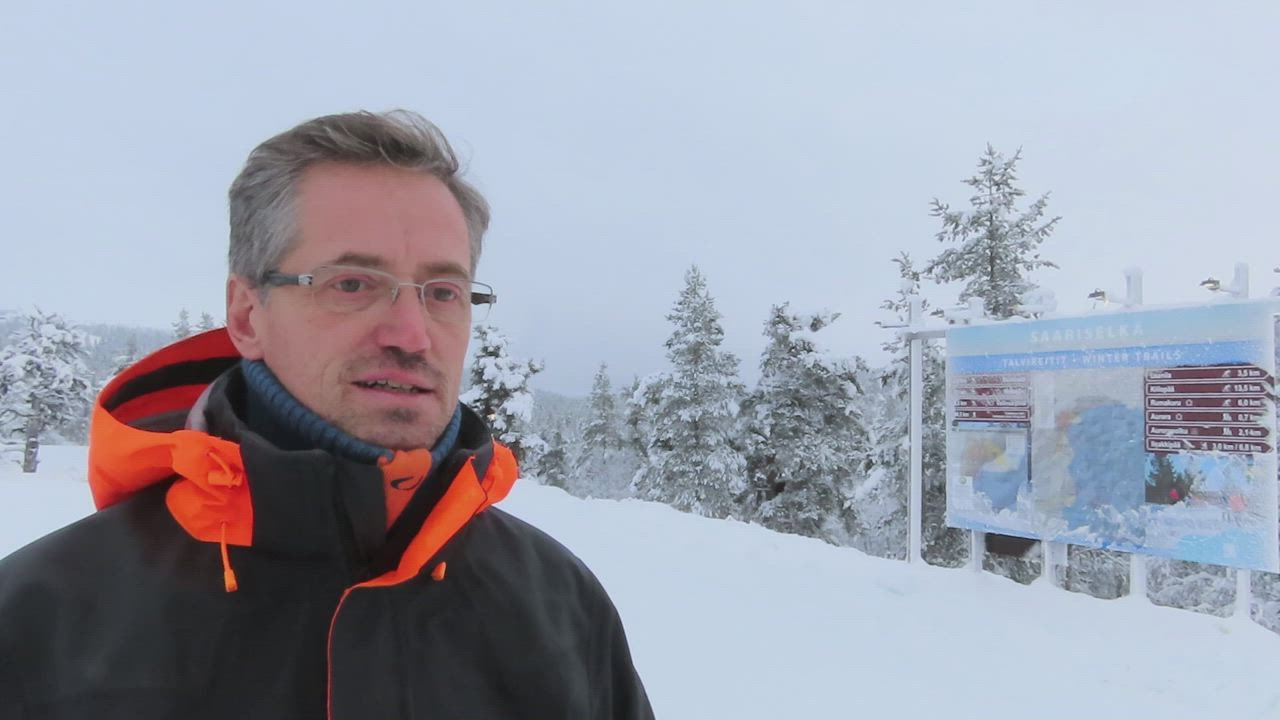 Vitivalkea tykkilumi kutsuu Saariselälle