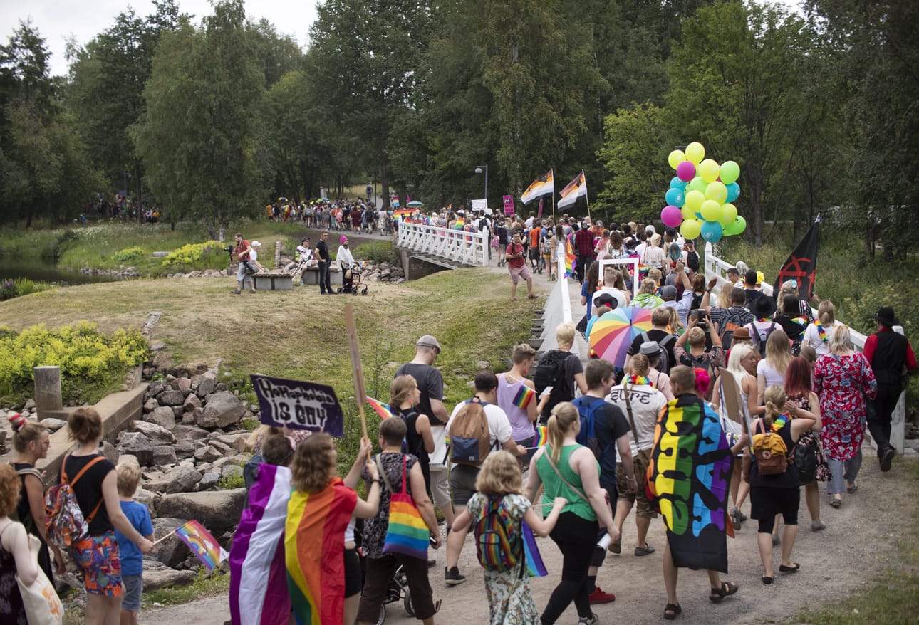 Kuva vuoden 2018 Oulu Pride -kulkueesta.