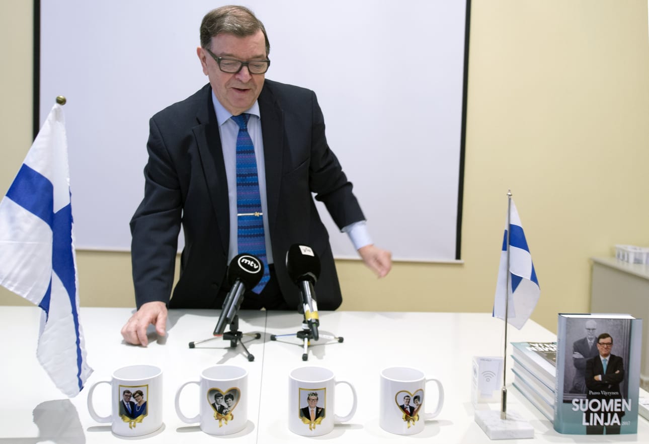 Väyrynen tilasi lisää vaalimukeja kampanjan rahoitusta varten. Niiden myynti on kiihtynyt.