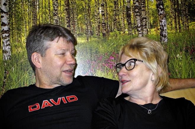 Kari Tuomela ja hänen vaimonsa Eeva-Liisa Tuomela ahertavat Nurmon Jymyn liigajoukkueen taustalla ensi kaudella. KUVA: HANNU LUSA