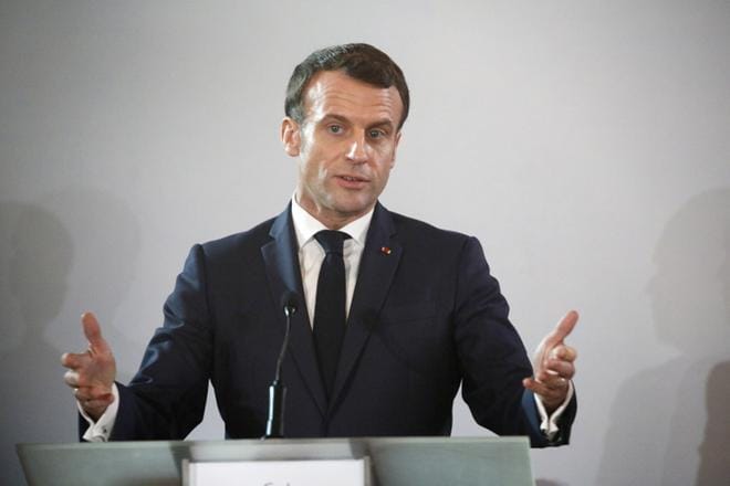 Macron ei lupaa perua eläkeuudistusta, vaikka lakot ovat jatkuneet jo lähes kuukauden. KUVA: LEGNAN KOULA