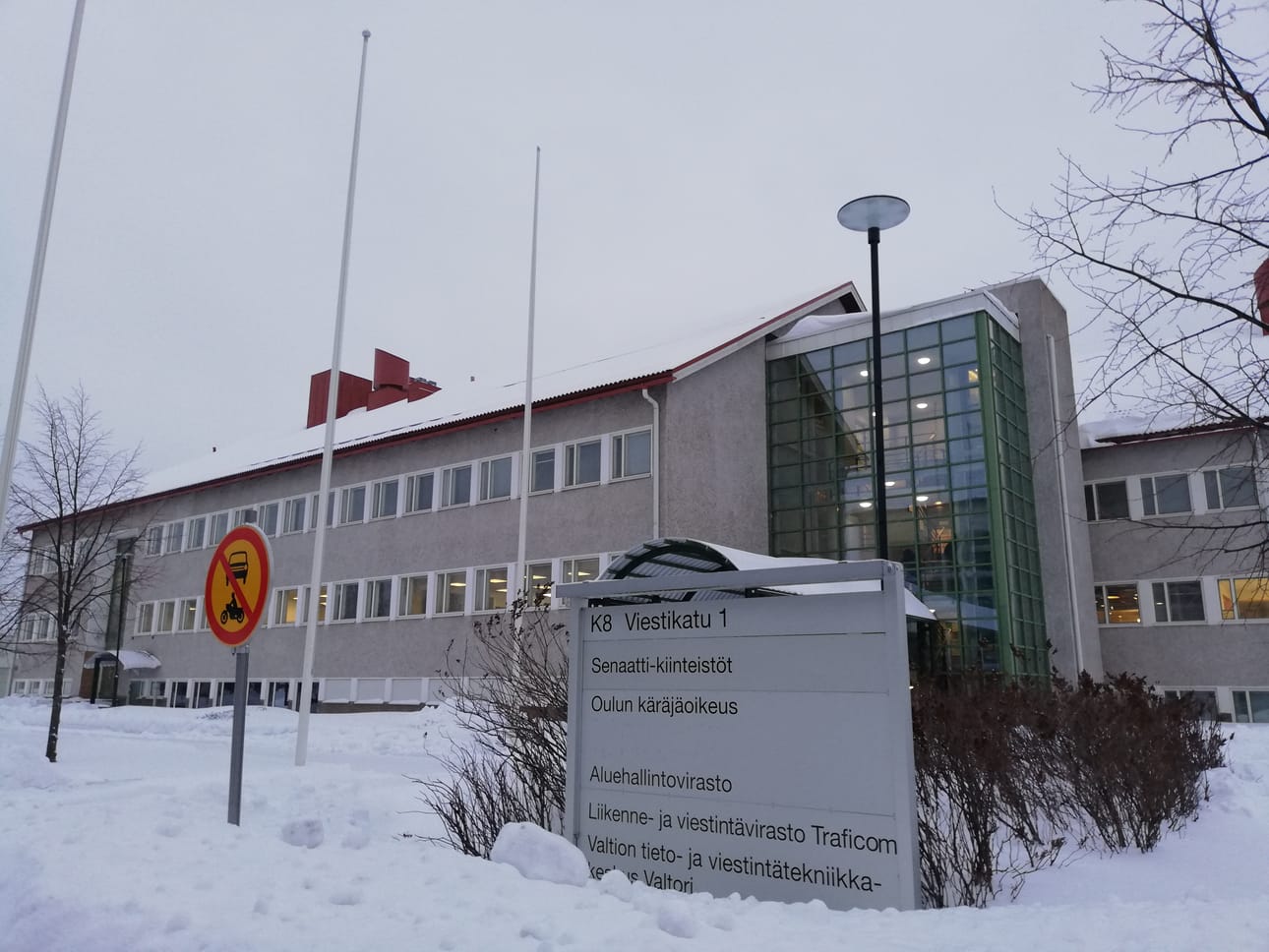 Tuiran henkirikosta käsiteltiin Oulun käräjäoikeuden väistötiloissa Viestikadulla helmikuussa.