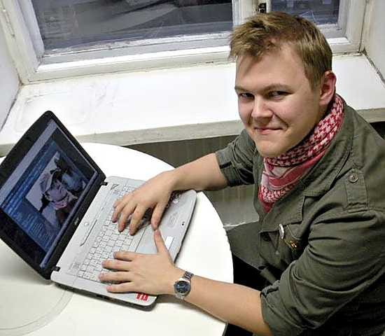 Elmo Rautio aikoo jatkaa nettikeskusteluja kiusantekijästä huolimatta.
