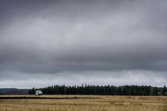 Poliisiauto hiljaisella maaseudulla ei ole mitenkään tavallinen näky.