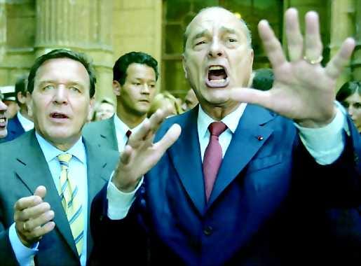 Kiinnostava kaksikko. Saksan liittokansleri Gerhard Schröder ja Ranskan presidentti Jacques Chirac saivat rauhoitella lehdistöä tapaamisensa jälkeen.
