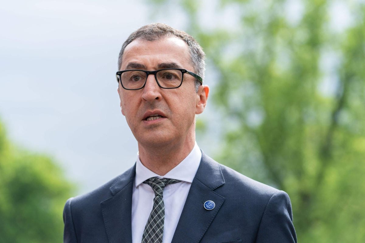 Venäjä on estänyt pääsyn ukrainalaissatamiin, eikä esimerkiksi viljaa voida viedä maasta. Saksan maatalousministerin Cem Özdemirin mukaan vaihtoehtoiset vientireitit maksavat älyttömästi. LEHTIKUVA/AFP