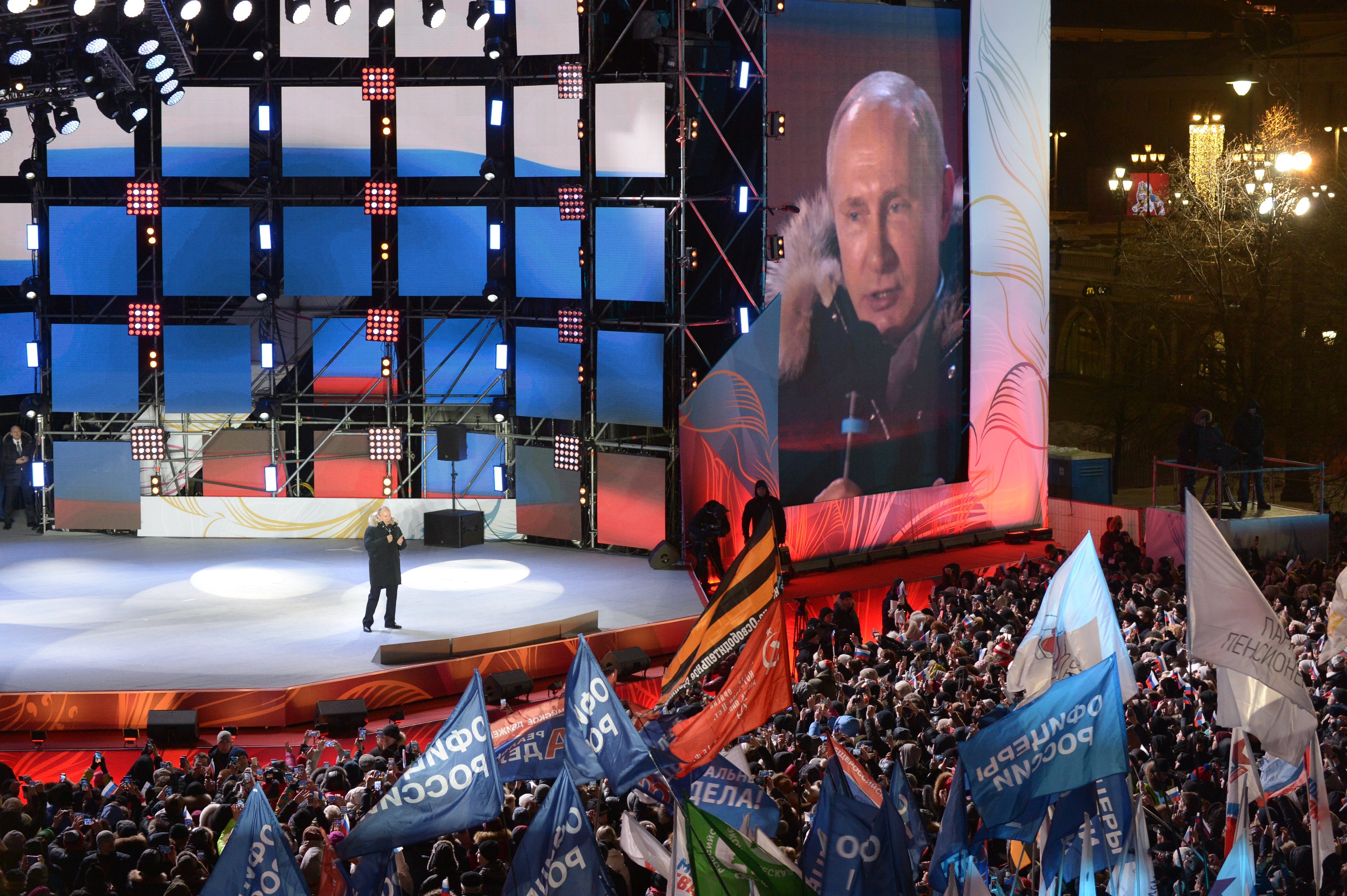 Vladimir Putin puhui kannattajillaa Moskovassa pidetyssä vaalijuhlassa vaalivoiton ratkettua. 
