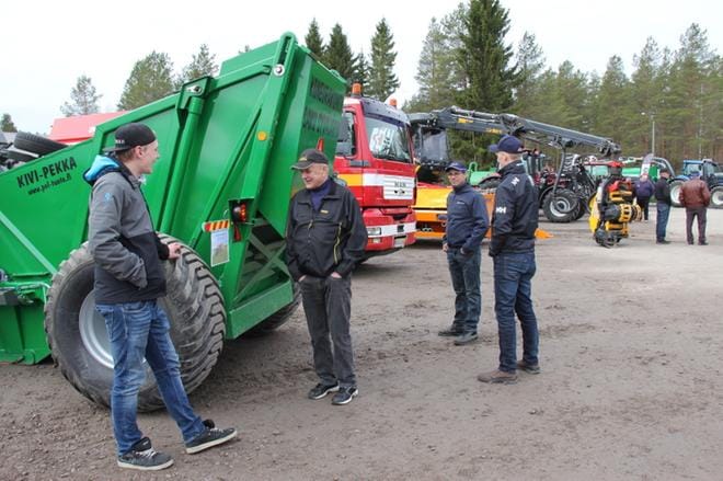 Etualalla Saku Syväjärvi Kortesjärveltä, Antti Koivula Alahärmästä, Tero Talvitie Ilmajoelta ja Jukka Teppo Kortesjärveltä. KUVAT: MIA KÄRKKÄINEN