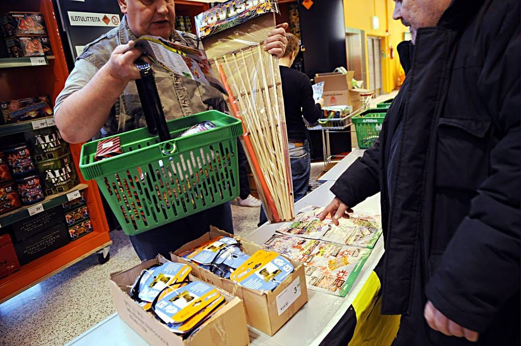 Lähes kaikki Suomen Ilotulituksen myyntikieltoon joutuneista ilotulitteista on palautumassa myyntiin.