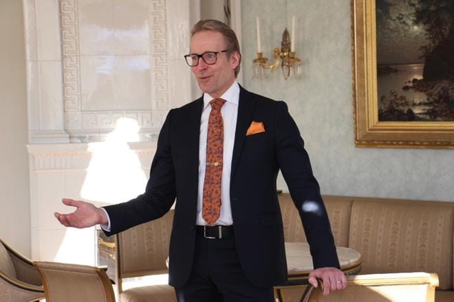 Toimitusjohtaja Ulf Nylund on mielissään Vaasan Osuuspankin vakavaraisuudesta ja näkymistä kuluvalle vuodelle. Hän antaa viime vuodesta kouluarvosanan 7,5-8. – Olemme hyvin iloisia siitä, että vuosi saatiin vietyä kunnialla läpi. Paremminkin olisi voinut mennä, mutta kilpailu on kovaa. KUVA: JUHANI LAAKSO