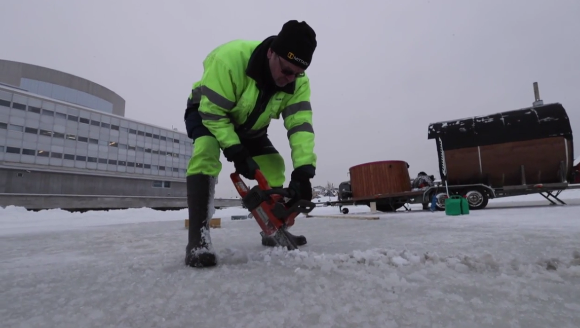 Jääkarusellisauna pyörii Kiikelin rannassa
