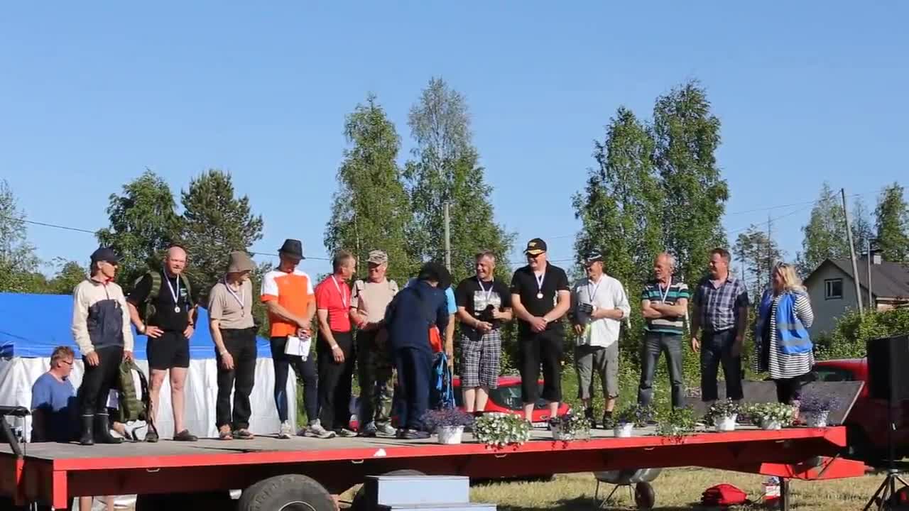Iin Raasakankoskessa kisattiin lauantaina tukkilaiskisassa