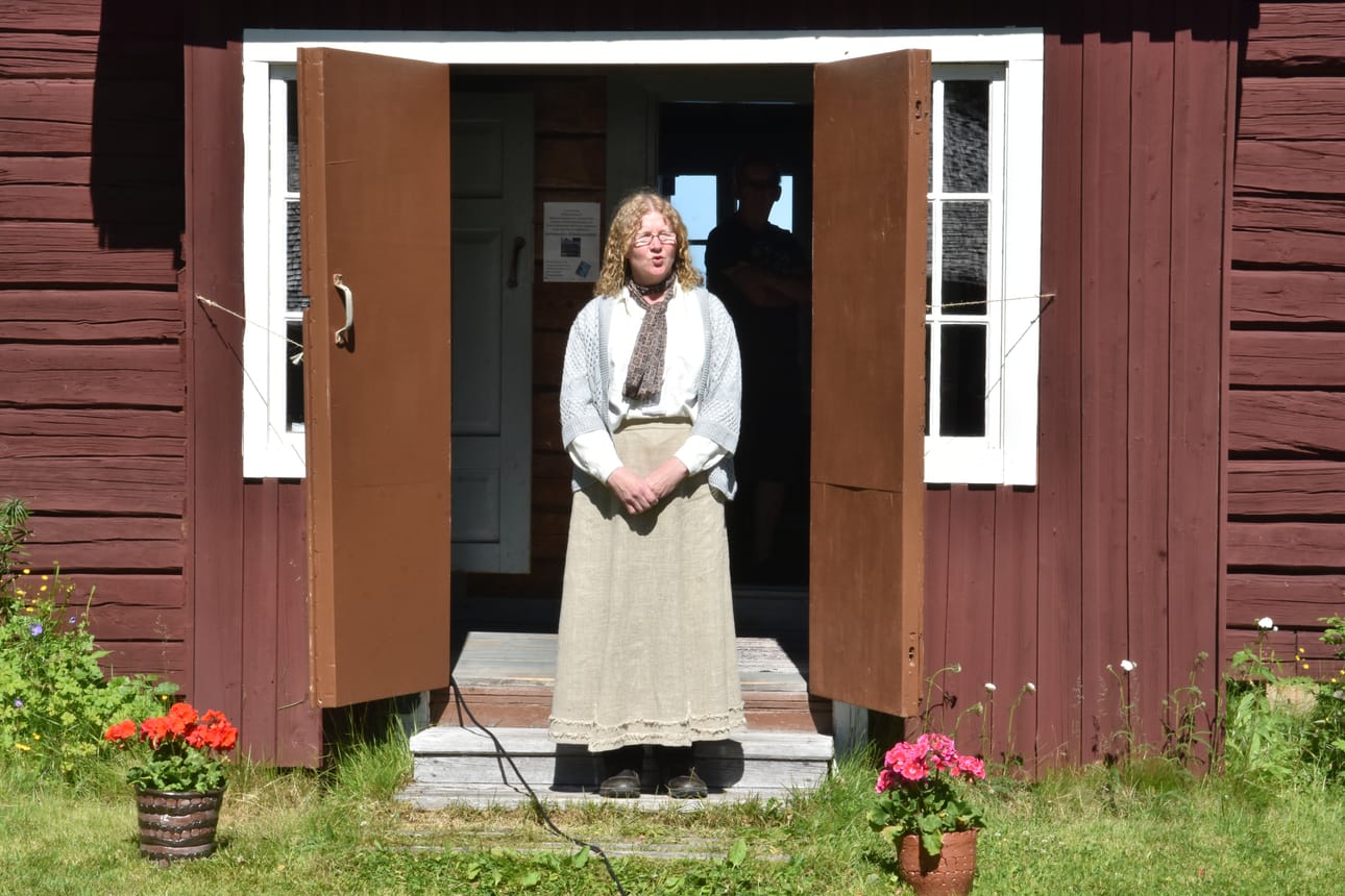 Aini Vääräniemi kutsuu mukaan Päätalopäiville Kallioniemeen.