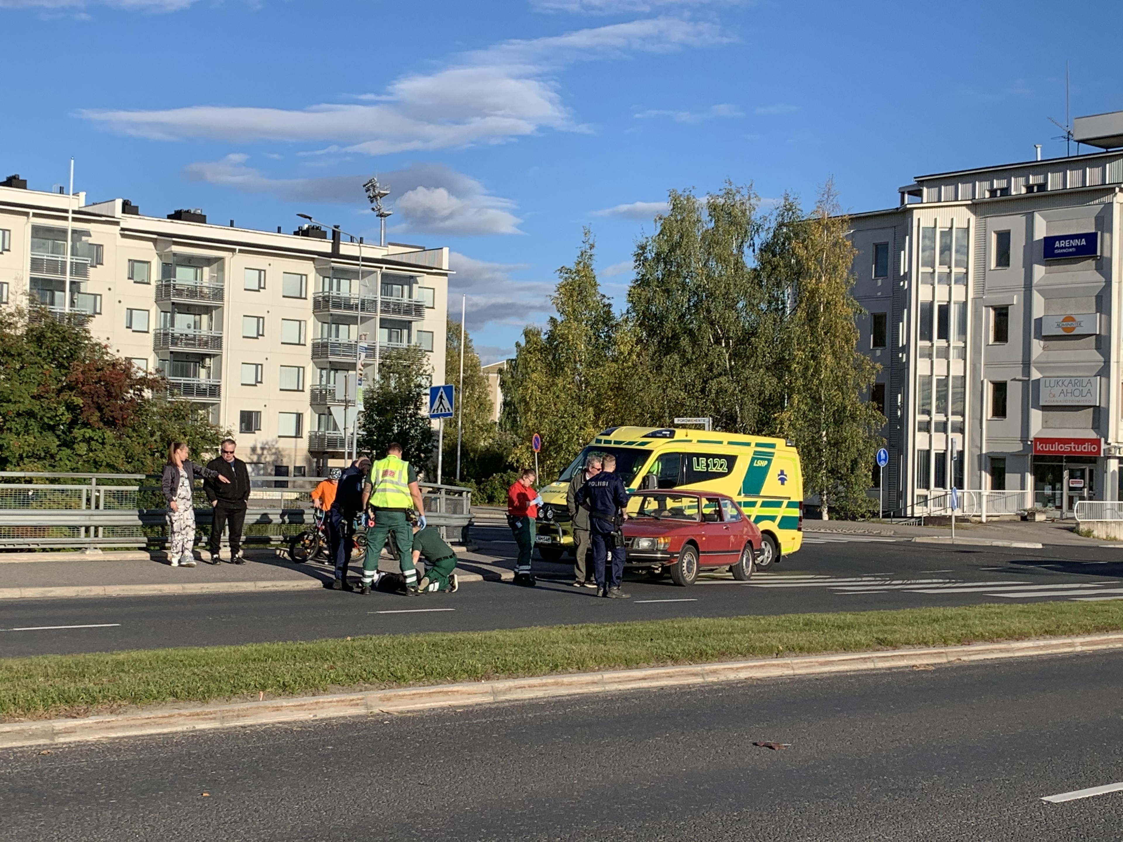 Auto töytäisi potkulaudalla liikkunutta lasta Rovaniemellä – Lapsi sai vammoja alavartaloon