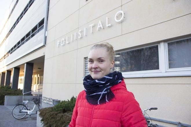 Väitöstutkija Sanna Heittola pelkää, että suomalaisten ruotsin kielen taito hapertuu entisestään, ja tulevaisuudessa yhä harvempi poliisi pystyy palvelemaan kahdella kielellä. KUVA: Riikka Kalmi /Vaasan yliopisto