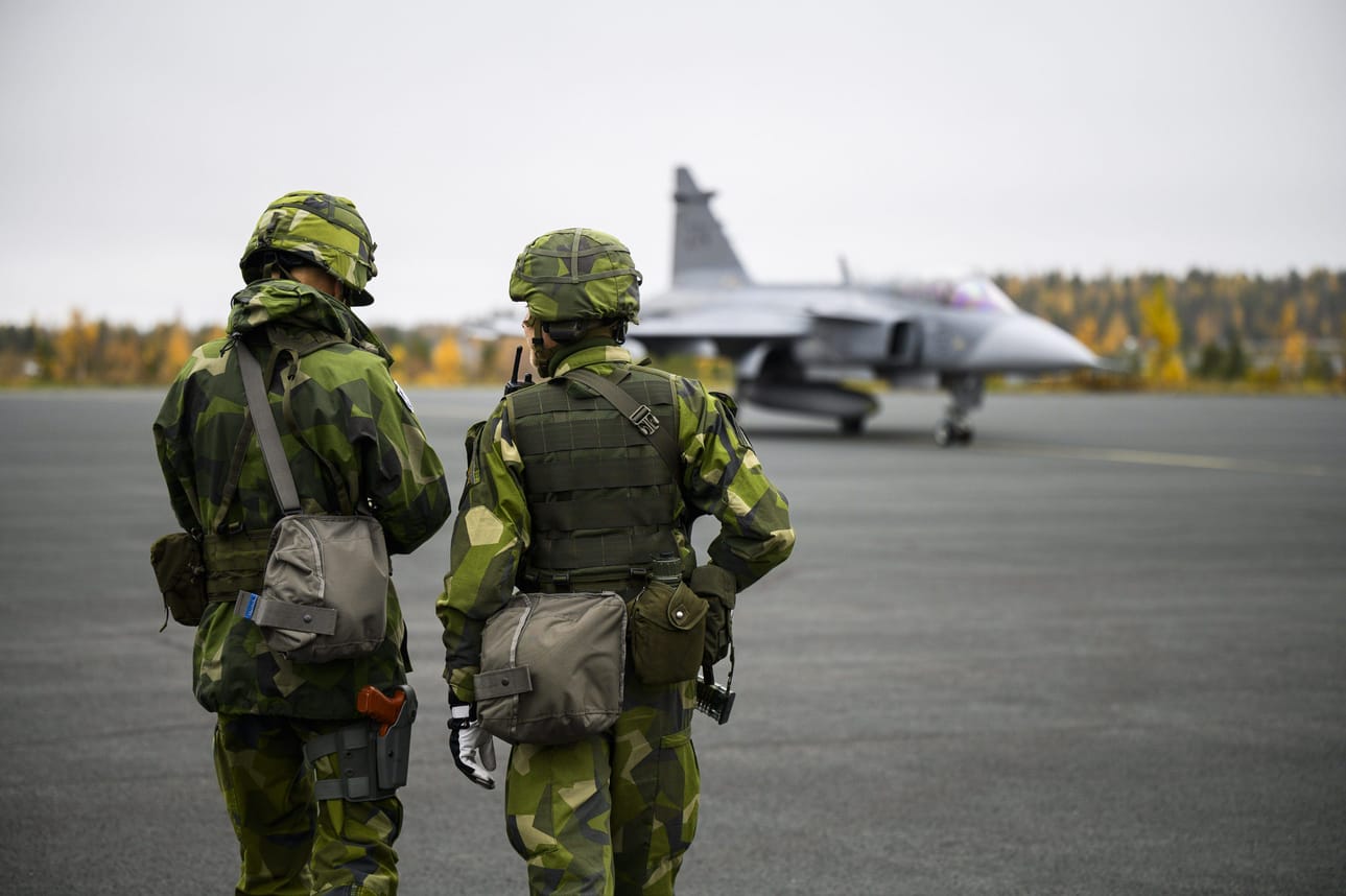 Ruotsi lähettää Suomen tueksi maan ilmavoimien Gripen-hävittäjiä. Kuvassa JAS 39 Gripen -hävittäjä Rovaniemellä Ruska22-harjoituksessa vuonna 2022.