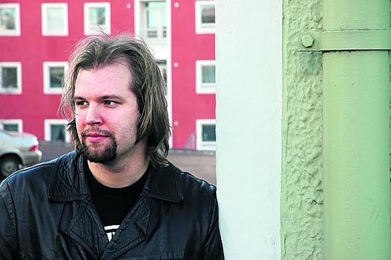 "Desperado -kauden ryyppyreissut ja traagiset naisjutut olivat todella ajankohtaisia juttuja silloin kun levymme laulut kirjoitin, mutta nyt olen oppinut jo nauramaan niille", Tuiran Miliisi -yhtyeen laulaja Erkki Seppänen tunnustaa.