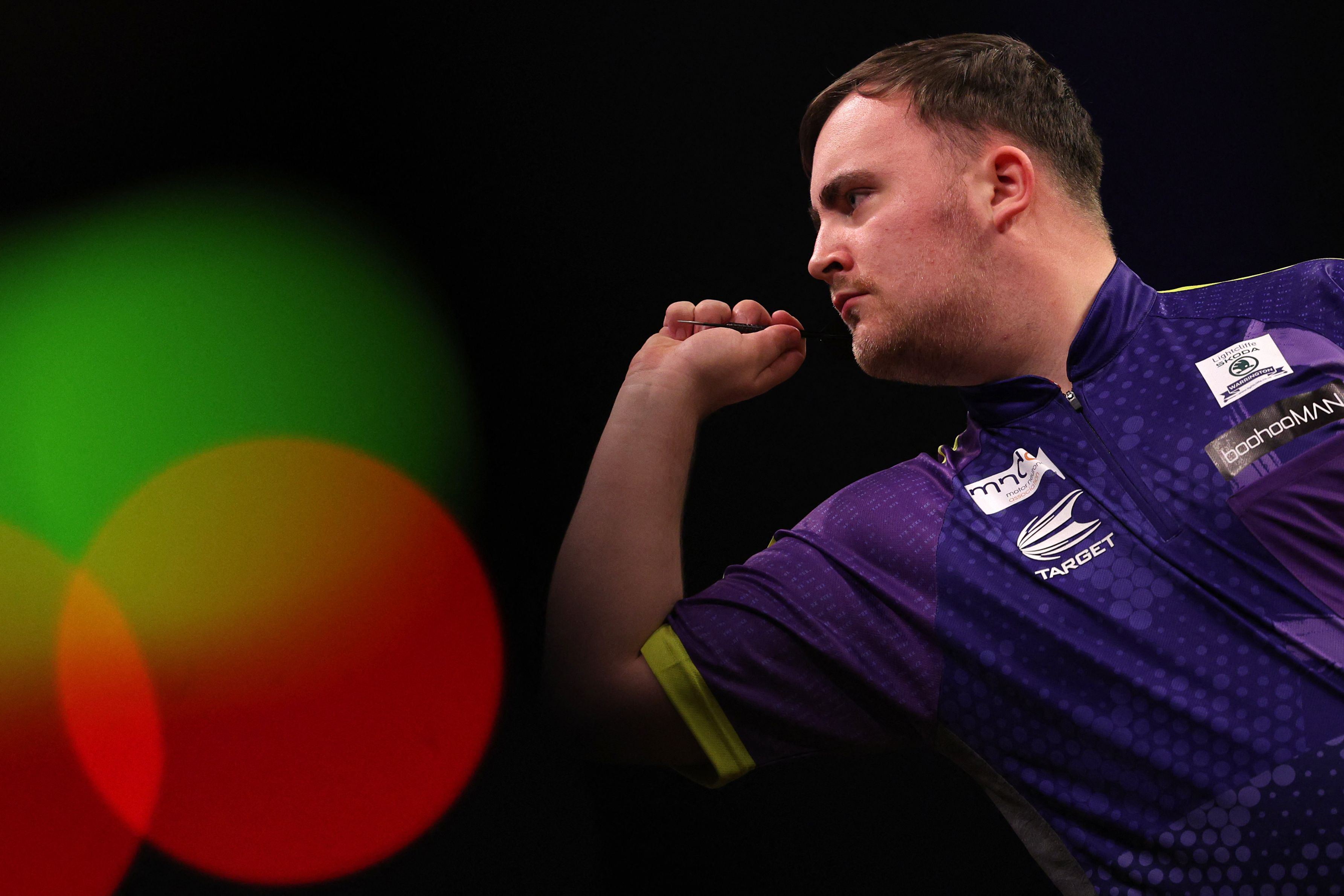 Luke Littler jälleen dartsin maailmanmestari