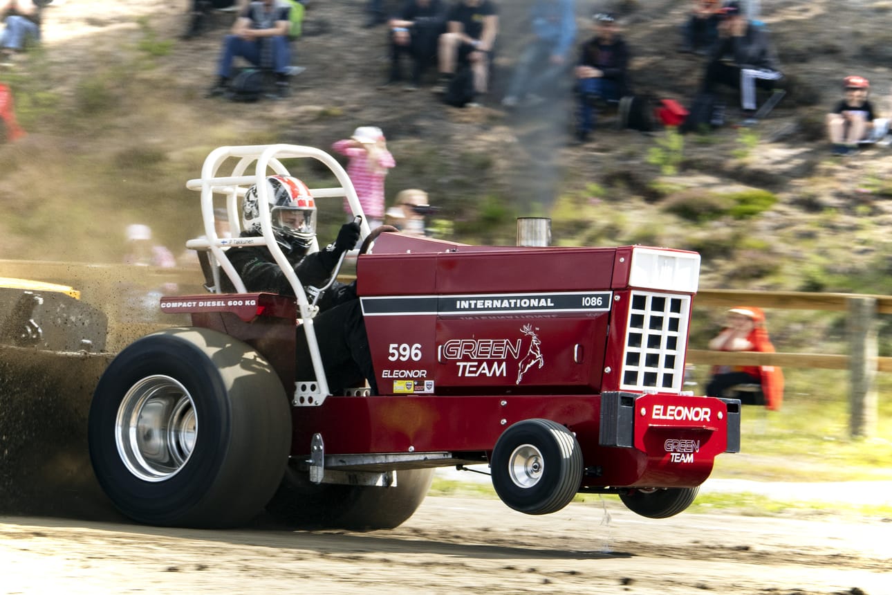 Pieni mutta pippurinen! Kalajokinen Pyry Takkunen veti Eleonorillaan ensimmäisellä kierroksella compact diesel -luokassa full pullin, mutta pull offissa voitto kirposi Juho Linnalle ja Evelynille metrin erotuksella.