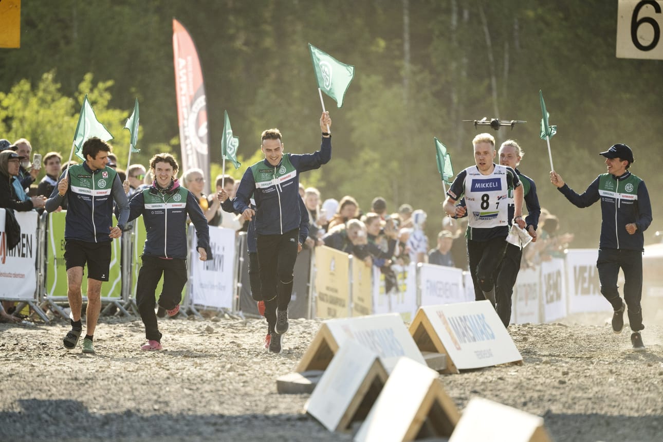 Ankkuri Olli Ojanaho peittosi loppukirissä pronssikamppailuun mukaan nousseen Ruotsin OK Ravinenin. LEHTIKUVA / RONI REKOMAA