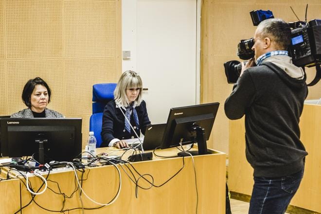Oulun syyttäjäviraston syyttäjät Katri Junnikkala-Heikkinen (vas.) ja Sari Anttonen vaativat Kittilän kuntapäättäjille vankeusrangaistuksia törkeistä virka- ja työrikoksista kunnanjohtajan irtisanomisen yhteydessä. Kuva: Anssi Jokiranta