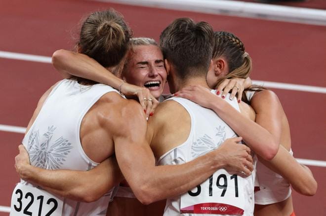 Tokiossa juostiin ensimmäisen kerran 4 x 400 metrin sekaviesti. Puola vei olympiakultaa. Kuva: Lehtikuva / AFP