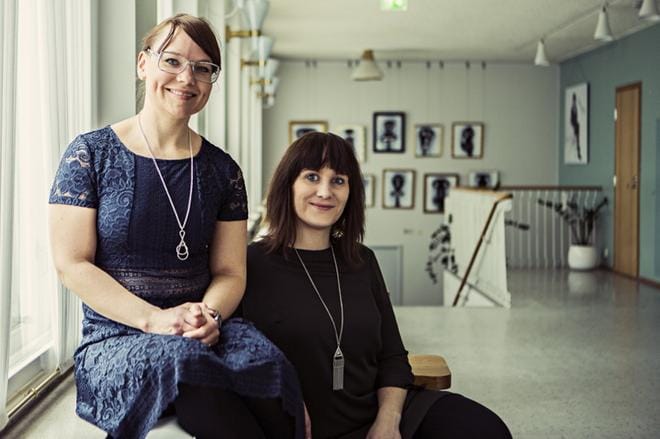 Nina Dahl-Tallgren ja Sarah Bergkulla palkittiin kekseliäistä työpajoista ja koulutuspaketeista. KUVA: FRANK A. UNGER