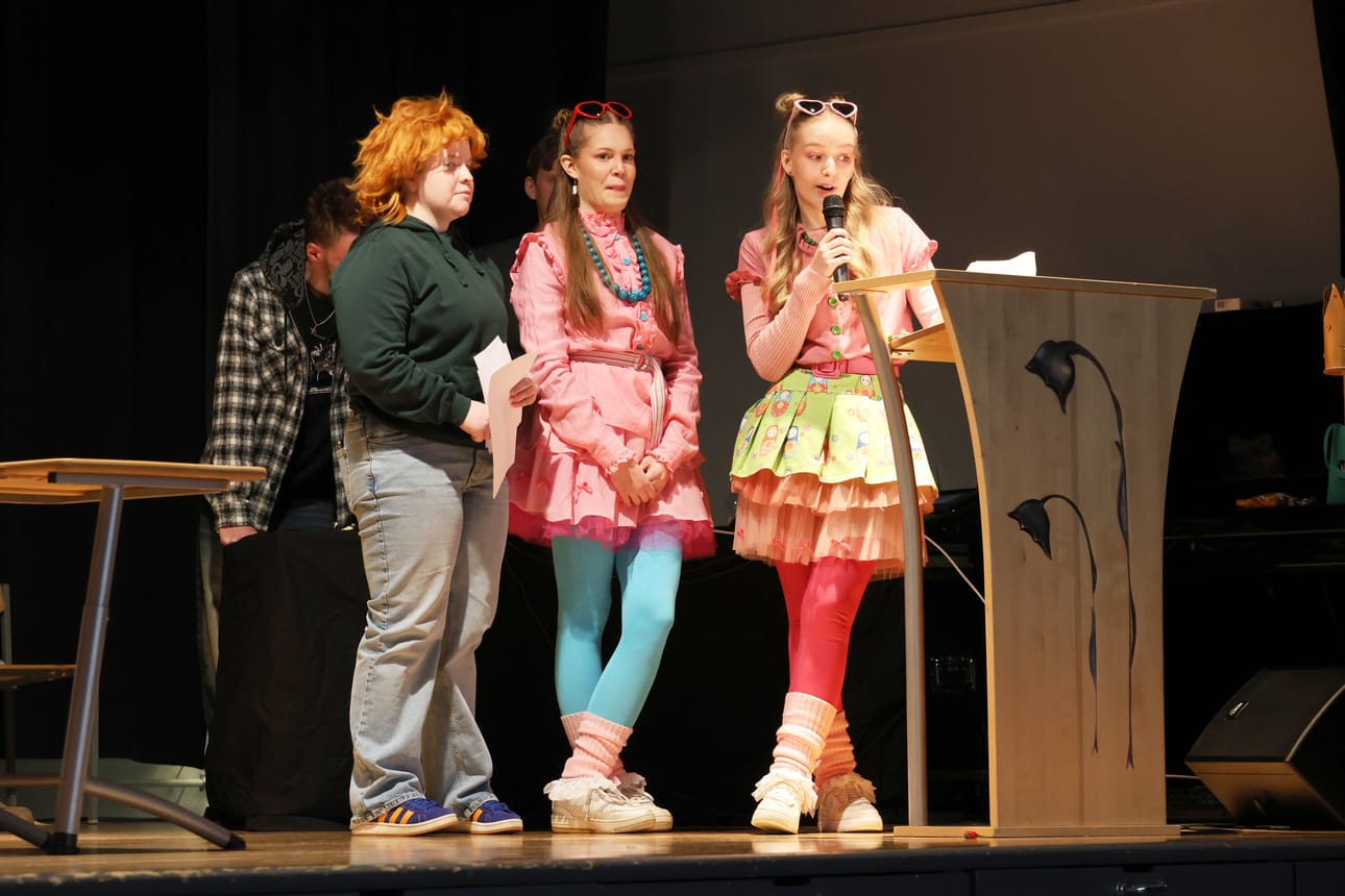 Abigaalassa ääneen pääsivät muun muassa Risto Räppääjä sekä Nelli Nuudelipää ja Viileä Venla.