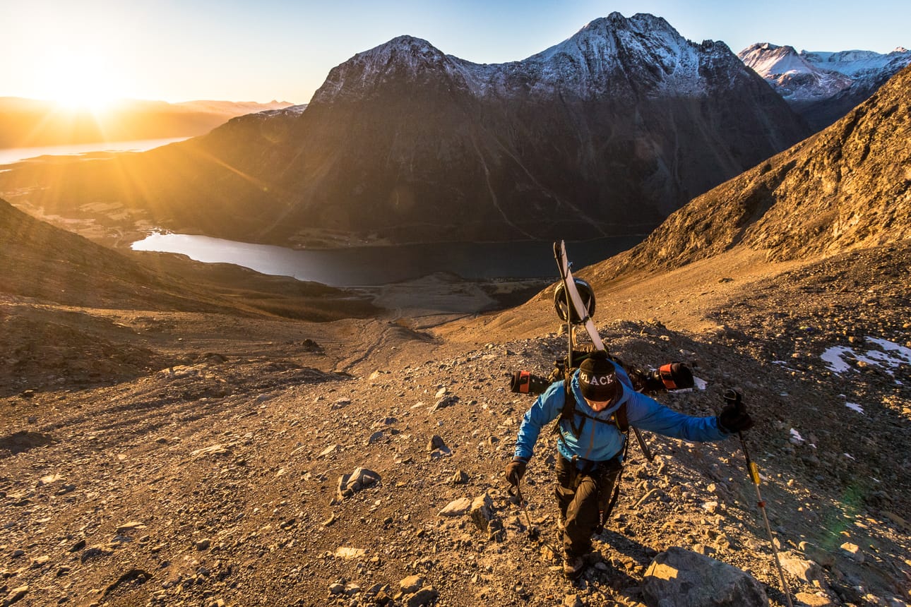 Velvollisuus auttaa toista vuorilla nousi esille viime talvena Itävallassa tapahtuneen kuolemantapauksen seurauksena. Arkistokuva Pohjois-Norjasta.