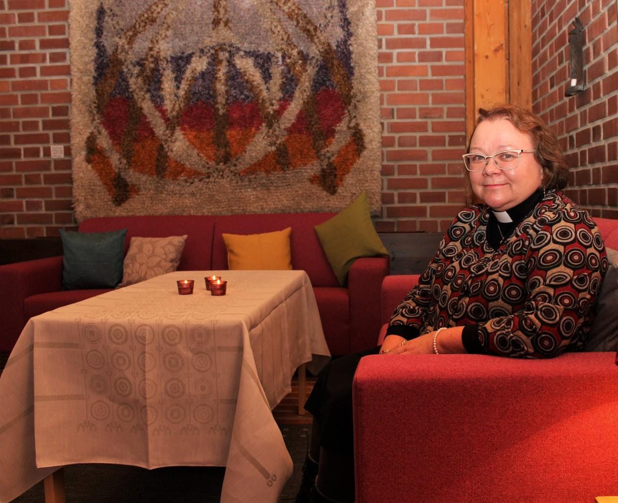 Kaskisten kirkkoherra Pirjo Lyytinen toivoo, että rovastikuntauudistus tuo jotakin uutta inspiraatiota seurakuntatyöhön. Arkistokuva