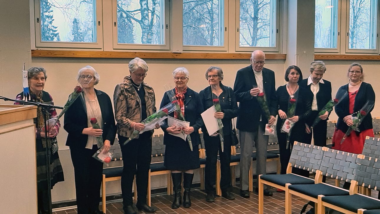 Alajärven Sydänyhdistyksen juhlassa muistettiin ansioituneita jäseniä ja juhlassa esiintyneitä.