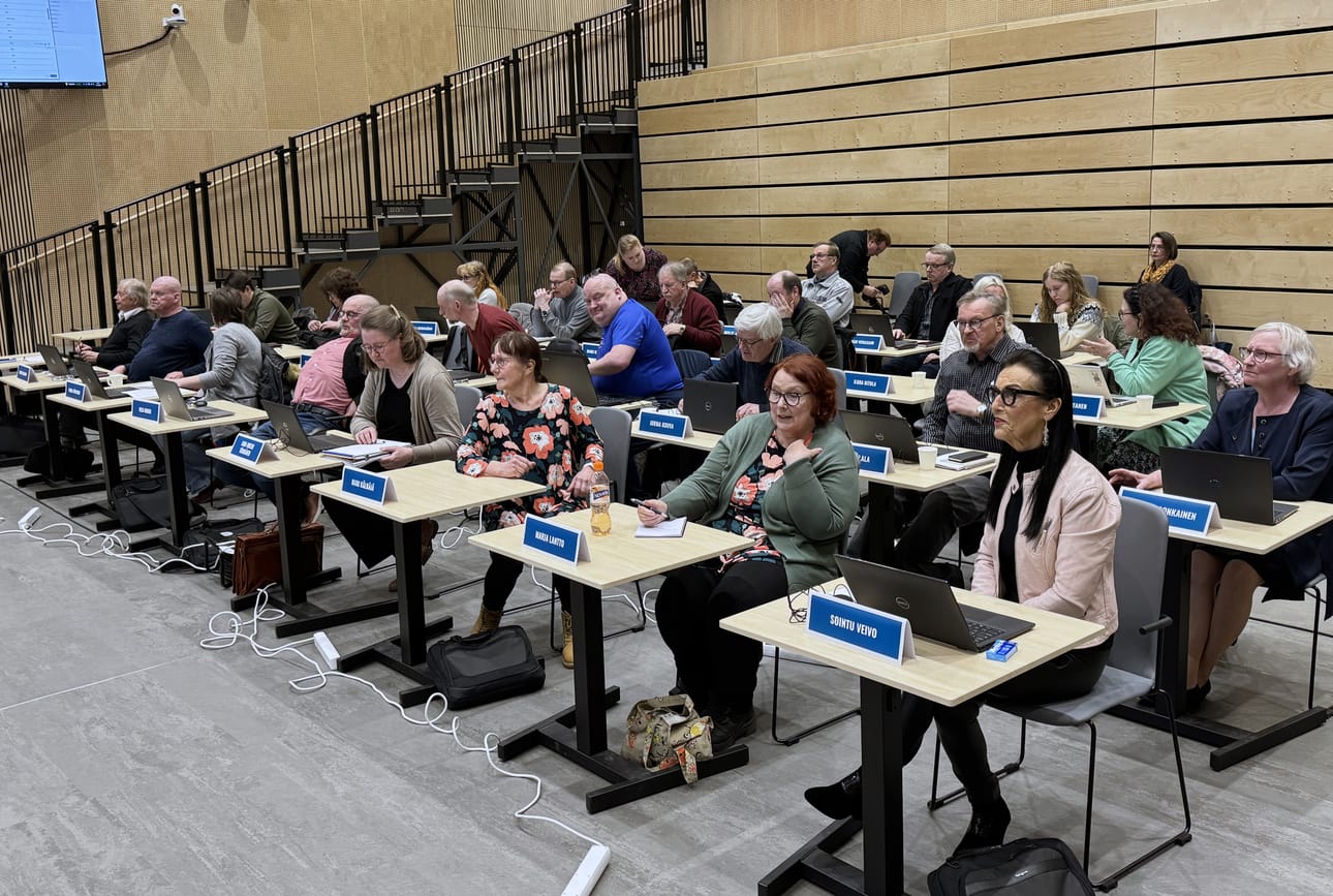 Pudasjärven kaupunginvaltuusto on joutunut kohtaamaan kaupungin heikon taloustilanteen.