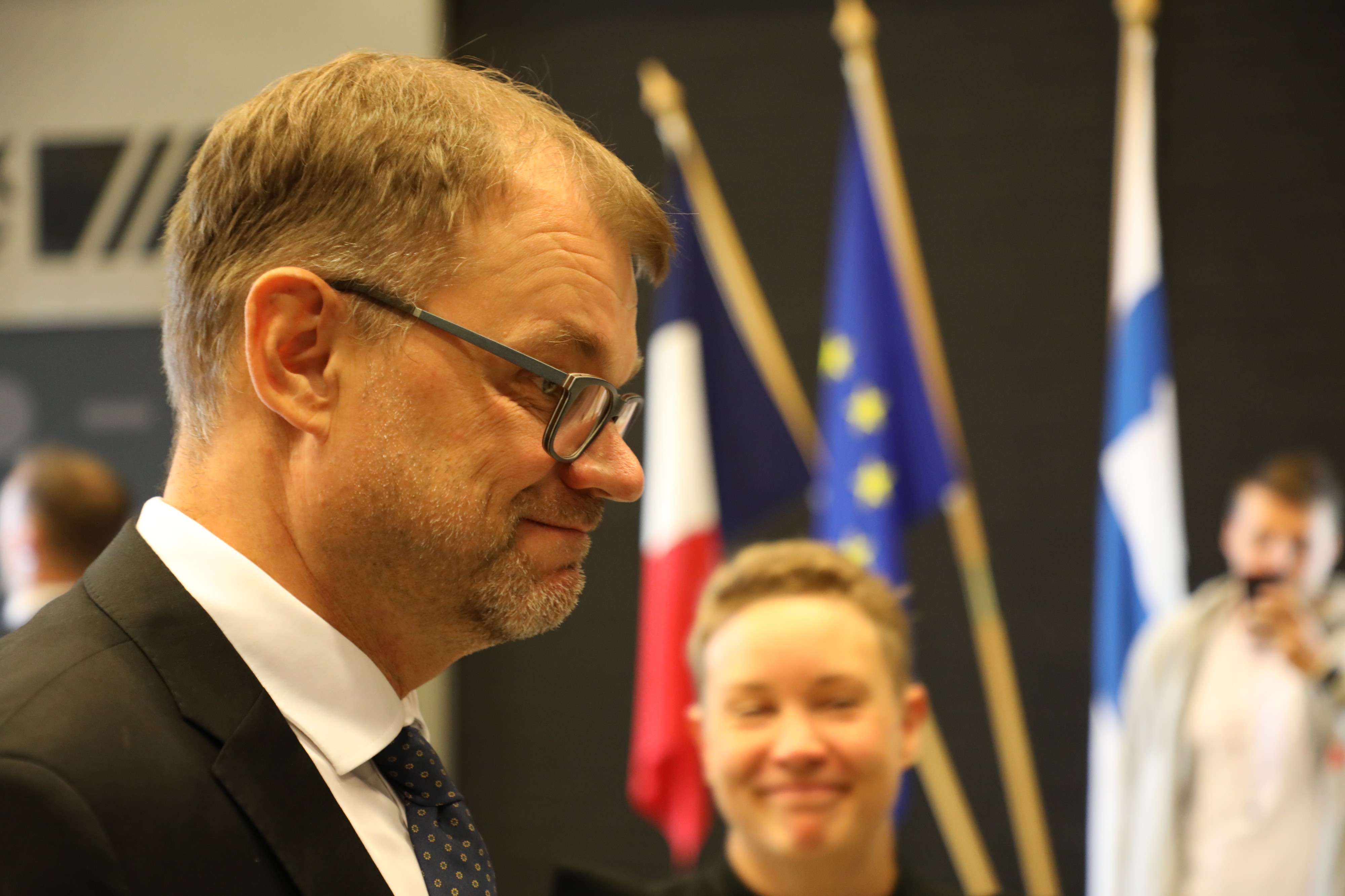 Pääministeri Sipilä kiersi opiskelijoiden joukossa Aalto-yliopistolla Otaniemessä ennen presidentti Macronin saapumista paikalle.