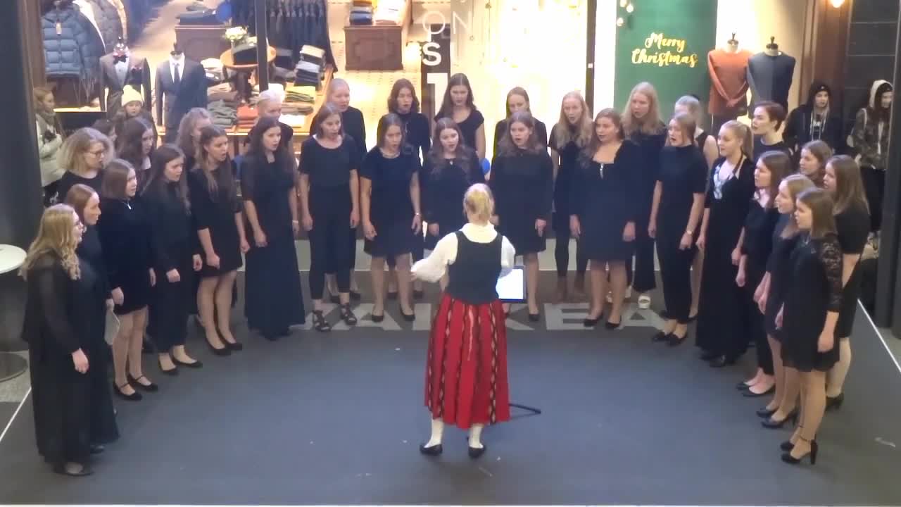 Madetojan musiikkilukion tyttökuoron Finlandia-hymni