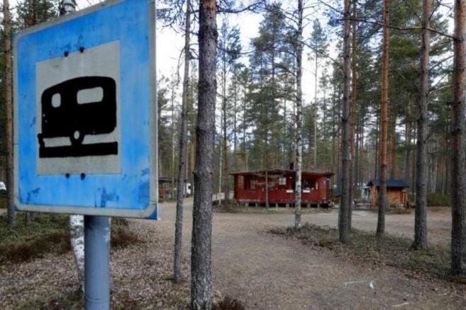 Lapuan kaupungin ylläpitämä Hirvijärven asunto- ja mökkivaunualue sijaitsee Lapuan kaupungin sivistystoimen hallinnoiman leirikeskuksen vieressä Hirvijärven rannalla. ARKISTOKUVA: KARI LÖFHJELM