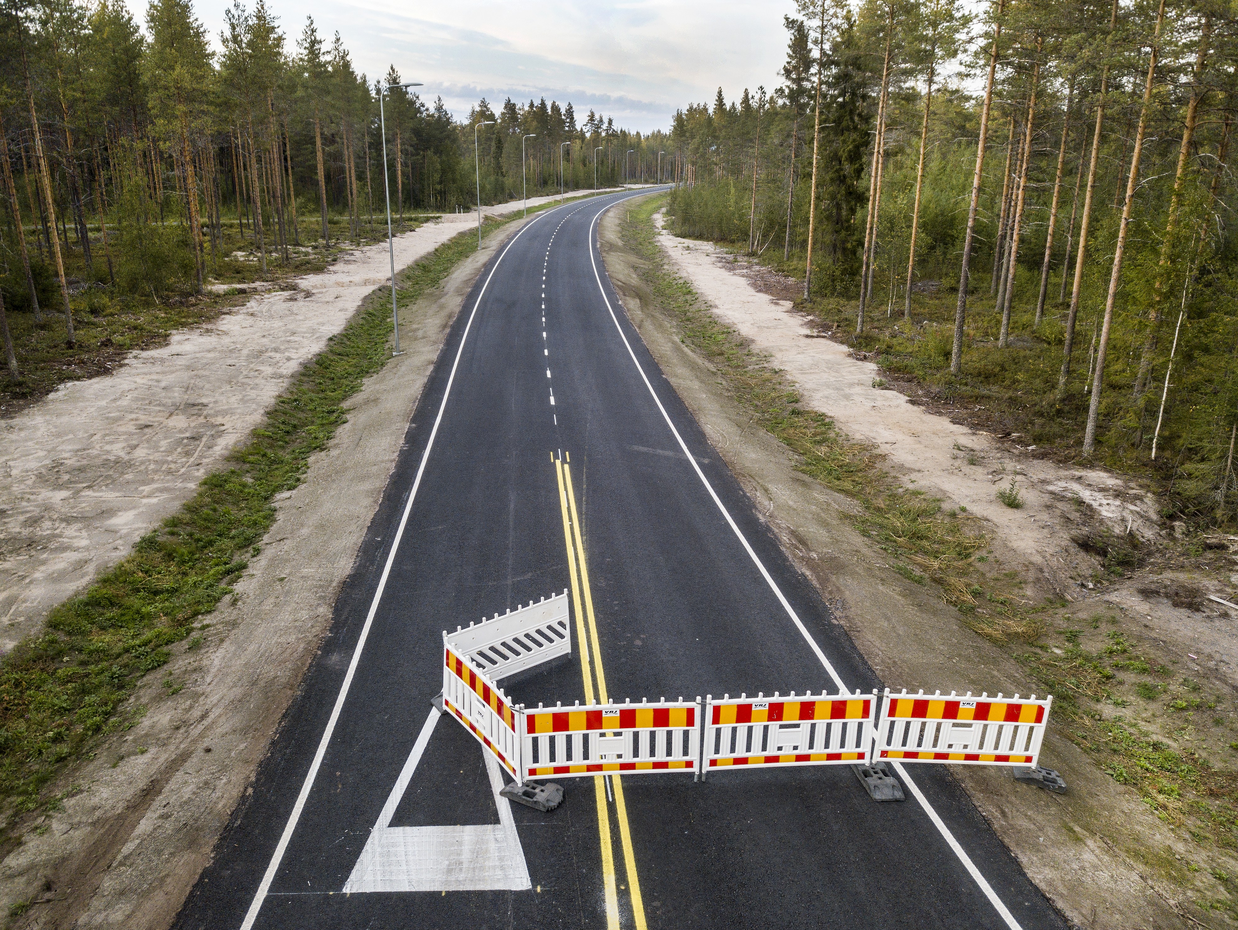 Raitotien jatko valmistumassa.