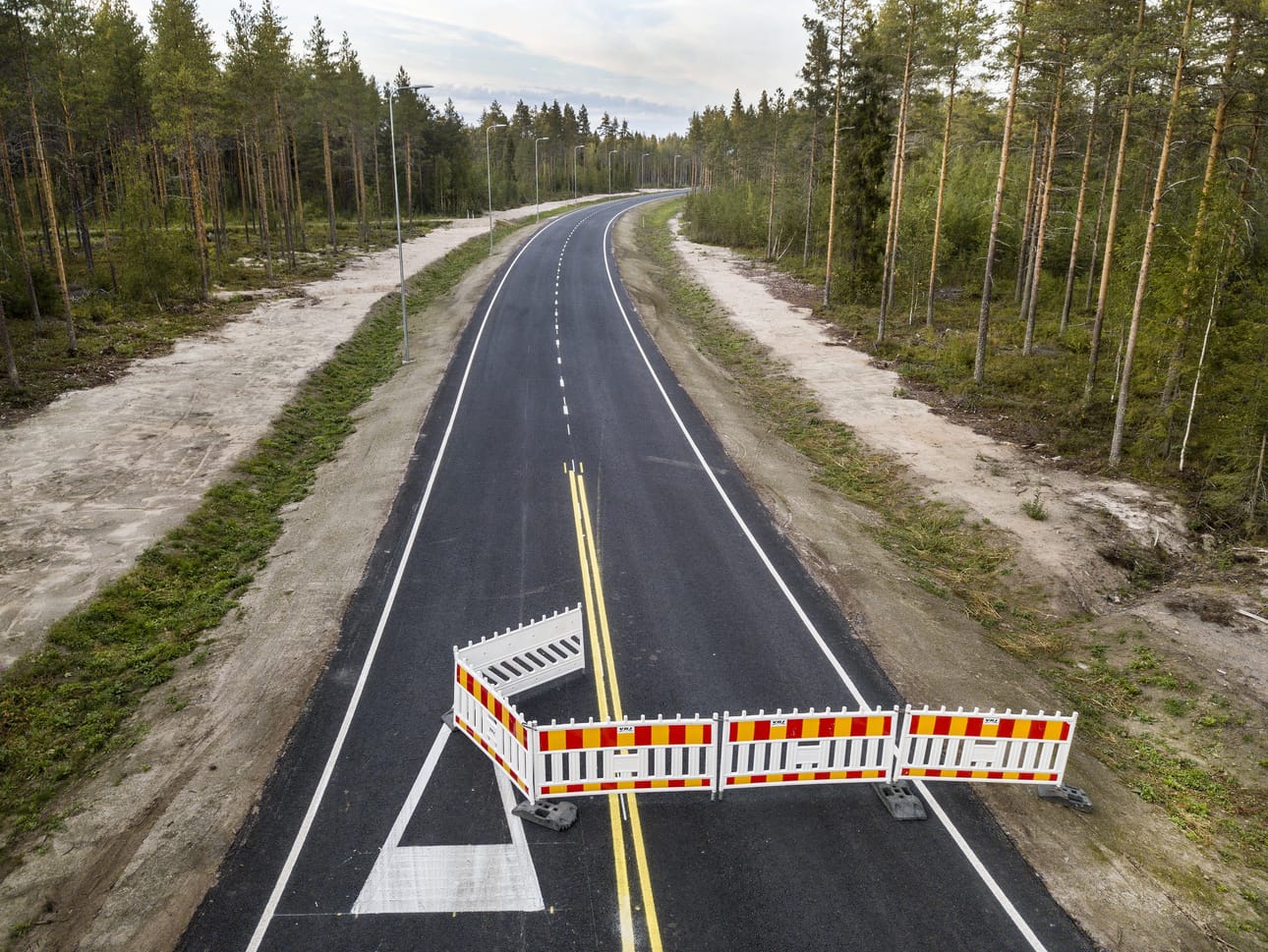 Raitotien jatko valmistumassa.